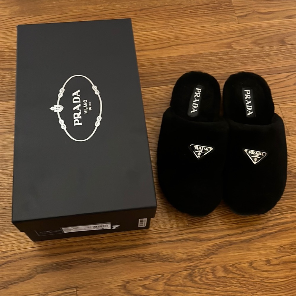 100% AUTHENTIC NEW PRADA FUR SLIPPERS SLIDES HOLIDAY SZ US 10 UK 9 MEN WOMEN $99